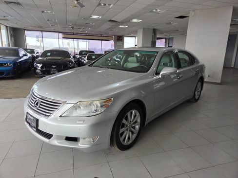 Used 2012 Lexus LS 460 L w/ Luxury Pkg image 3