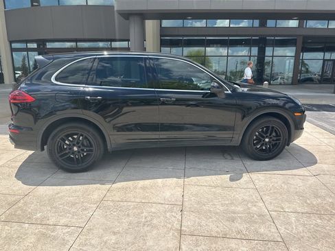 Used 2016 Porsche Cayenne AWD/4WD image 4