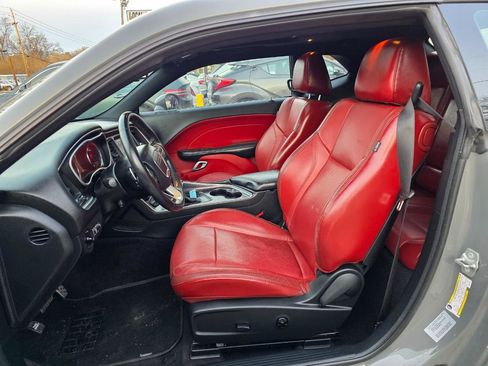 Used 2017 Dodge Challenger GT image 9