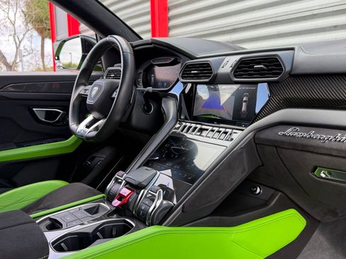 Used 2021 Lamborghini Urus image 25