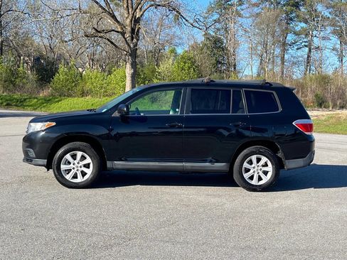 Used 2012 Toyota Highlander SE w/ Tow Pkg image 3