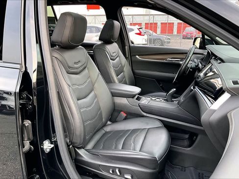 Used 2024 Cadillac XT6 Sport w/ Platinum Package image 8