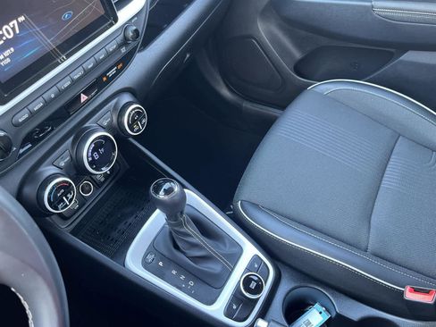 Used 2023 Hyundai Venue Limited image 23