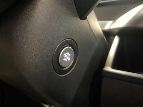 New 2025 Volkswagen ID. Buzz Pro S RWD image 15