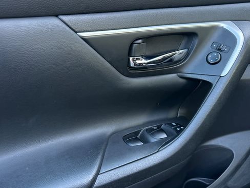 Used 2016 Nissan Altima 2.5 SV image 12