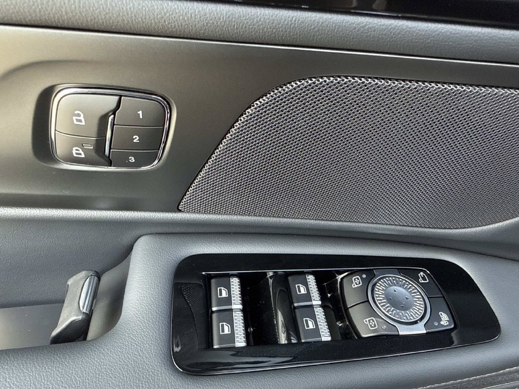 New 2026 Lincoln Nautilus Premier AWD/4WD image 19