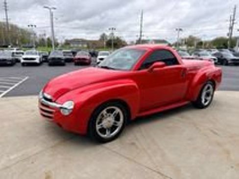 Used 2004 Chevrolet SSR w/ Preferred Equipment Group RWD image 1