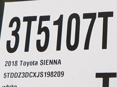 Used 2018 Toyota Sienna XLE w/ XLE Navigation Package AWD/4WD image 31