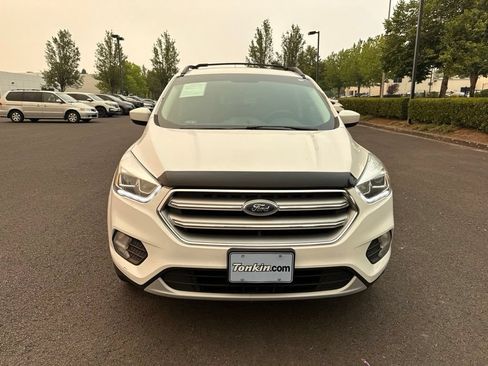 Used 2017 Ford Escape SE w/ Equipment Group 201A AWD/4WD image 2