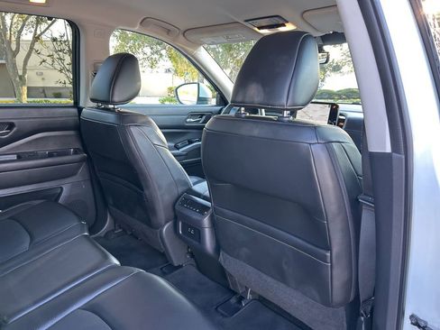 Used 2024 Nissan Pathfinder SL image 50