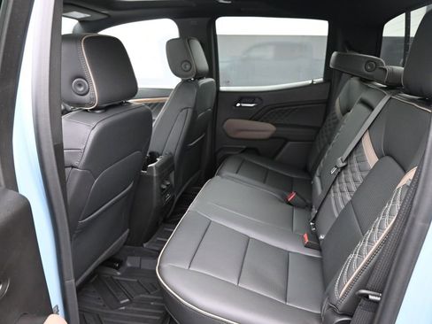 New 2026 GMC Canyon Denali image 18