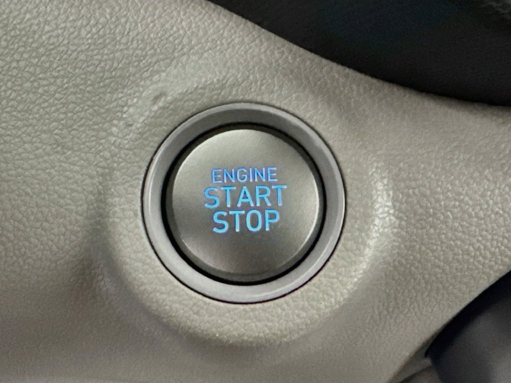 Used 2025 Hyundai Venue SEL FWD image 27