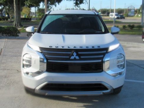 New 2025 Mitsubishi Outlander SE image 7