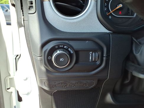Used 2025 Jeep Wrangler Unlimited Sahara AWD/4WD image 6