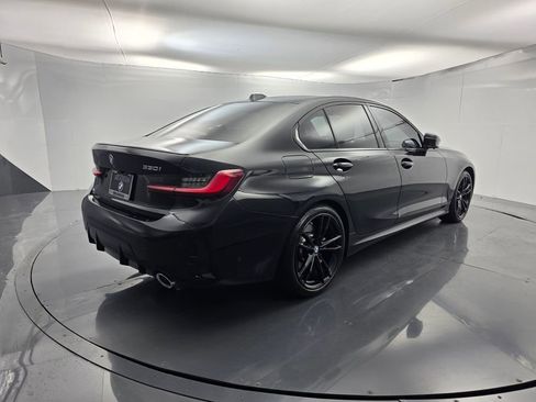 Used 2024 BMW 330i Sedan w/ M Sport Package RWD image 4