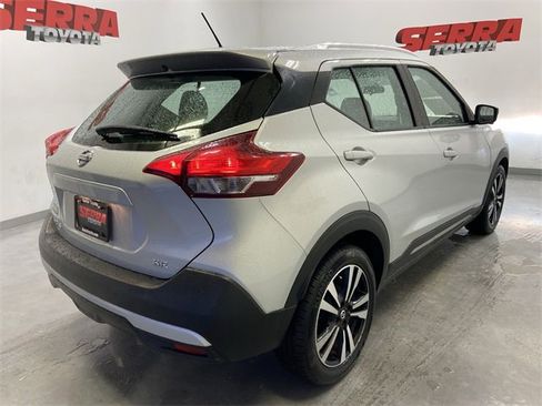 Used 2019 Nissan Kicks SR image 17