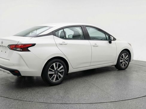 Used 2025 Nissan Versa SV image 9