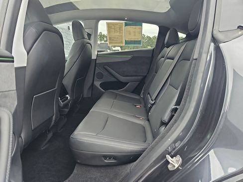 Used 2026 Tesla Model Y Long Range AWD/4WD image 16