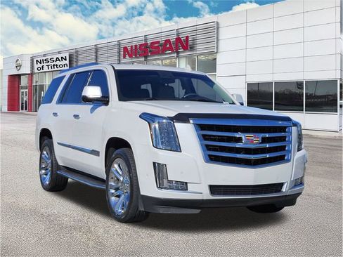 Used 2017 Cadillac Escalade Luxury image 1