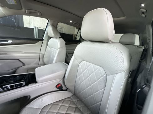 Used 2024 Volkswagen Atlas SEL Premium R-Line AWD/4WD image 14
