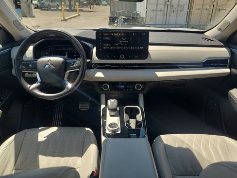 Used 2025 Mitsubishi Outlander SEL FWD image 13
