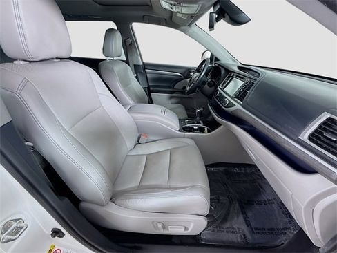 Used 2019 Toyota Highlander Limited image 31