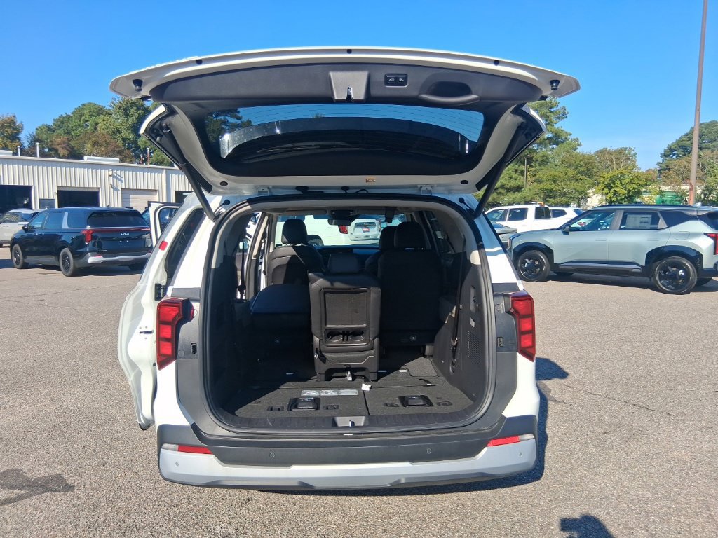 Certified 2026 Kia Carnival EX FWD image 20