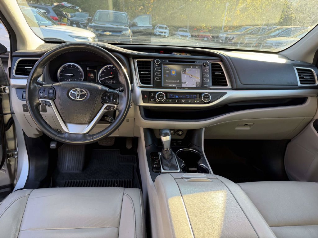Used 2017 Toyota Highlander XLE AWD/4WD image 21