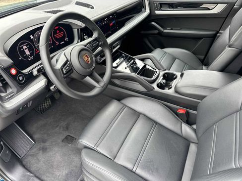 Certified 2024 Porsche Cayenne image 4