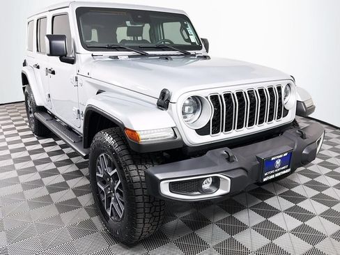 Used 2024 Jeep Wrangler Unlimited Sahara w/ Technology Group AWD/4WD image 29