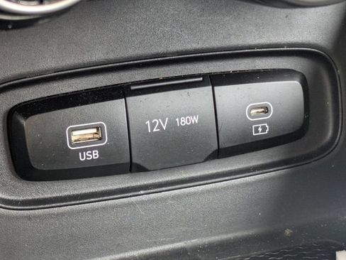 Used 2024 Hyundai Venue SEL FWD image 21