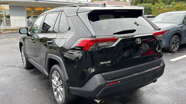 Used 2022 Toyota RAV4 XLE Premium FWD image 7