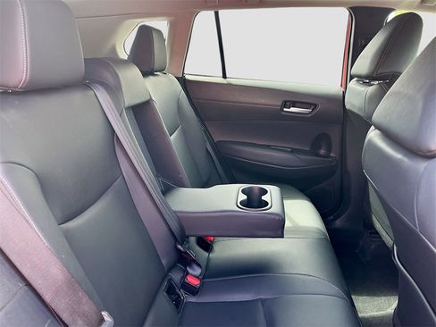 Used 2024 Toyota Corolla Cross XLE image 27