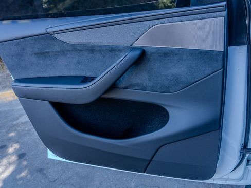 Used 2026 Tesla Model Y Long Range image 14