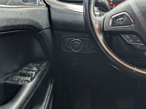 Used 2019 Lincoln MKC Select w/ Select Plus Package FWD image 8