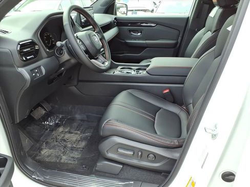 New 2025 Honda Pilot TrailSport image 11