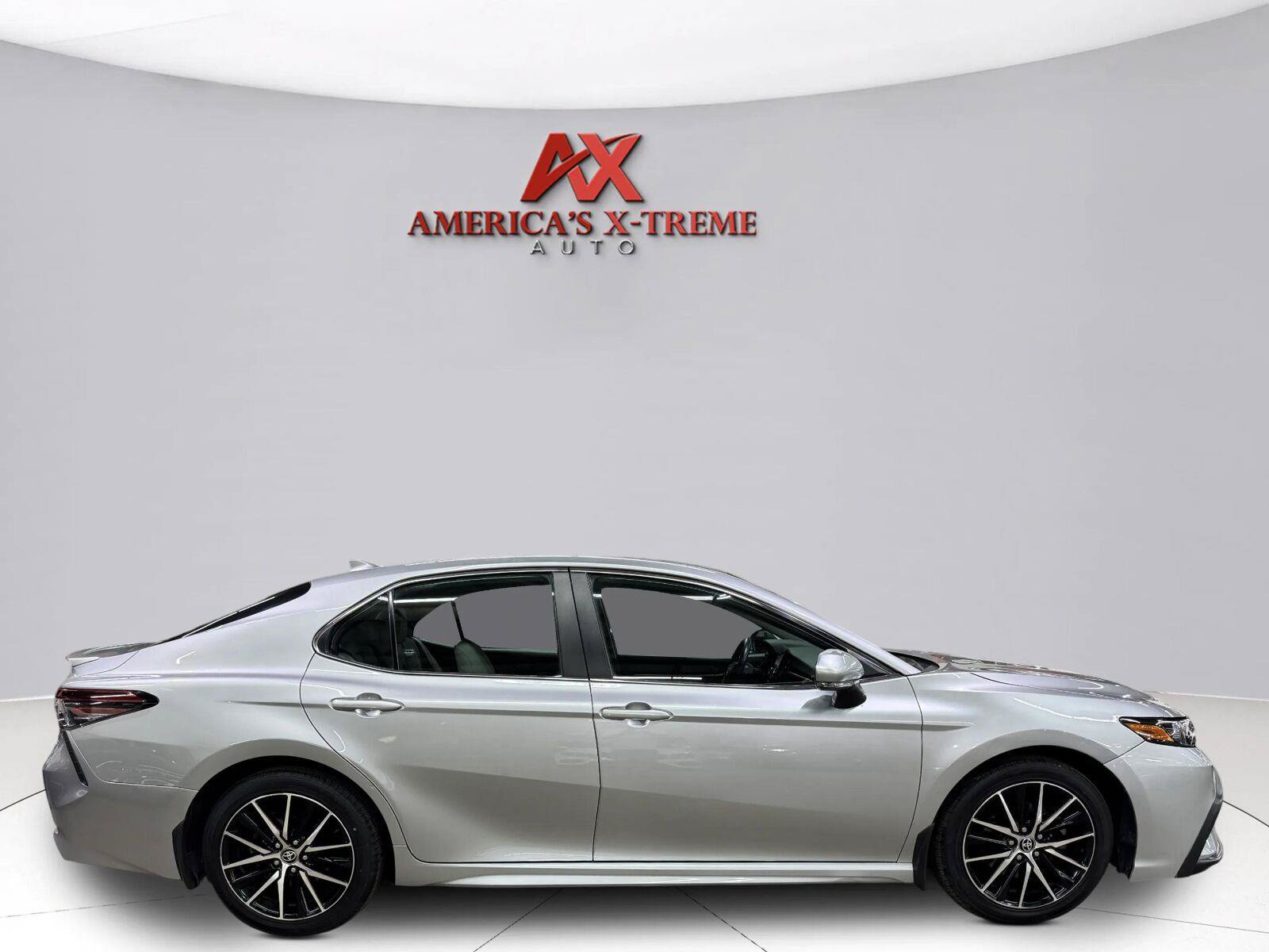 Used 2023 Toyota Camry SE AWD/4WD image 5