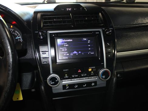 Used 2014 Toyota Camry SE FWD image 13