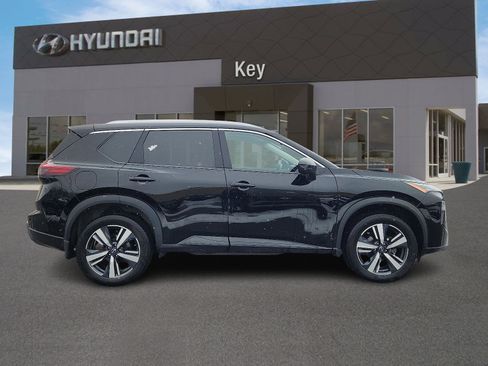 Used 2024 Nissan Rogue SL image 3