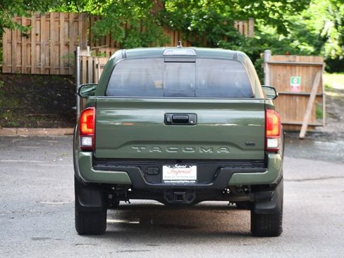 Used 2021 Toyota Tacoma SR5 w/ Trail Edition image 8