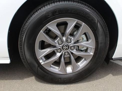 Certified 2026 Toyota Sienna LE FWD image 11
