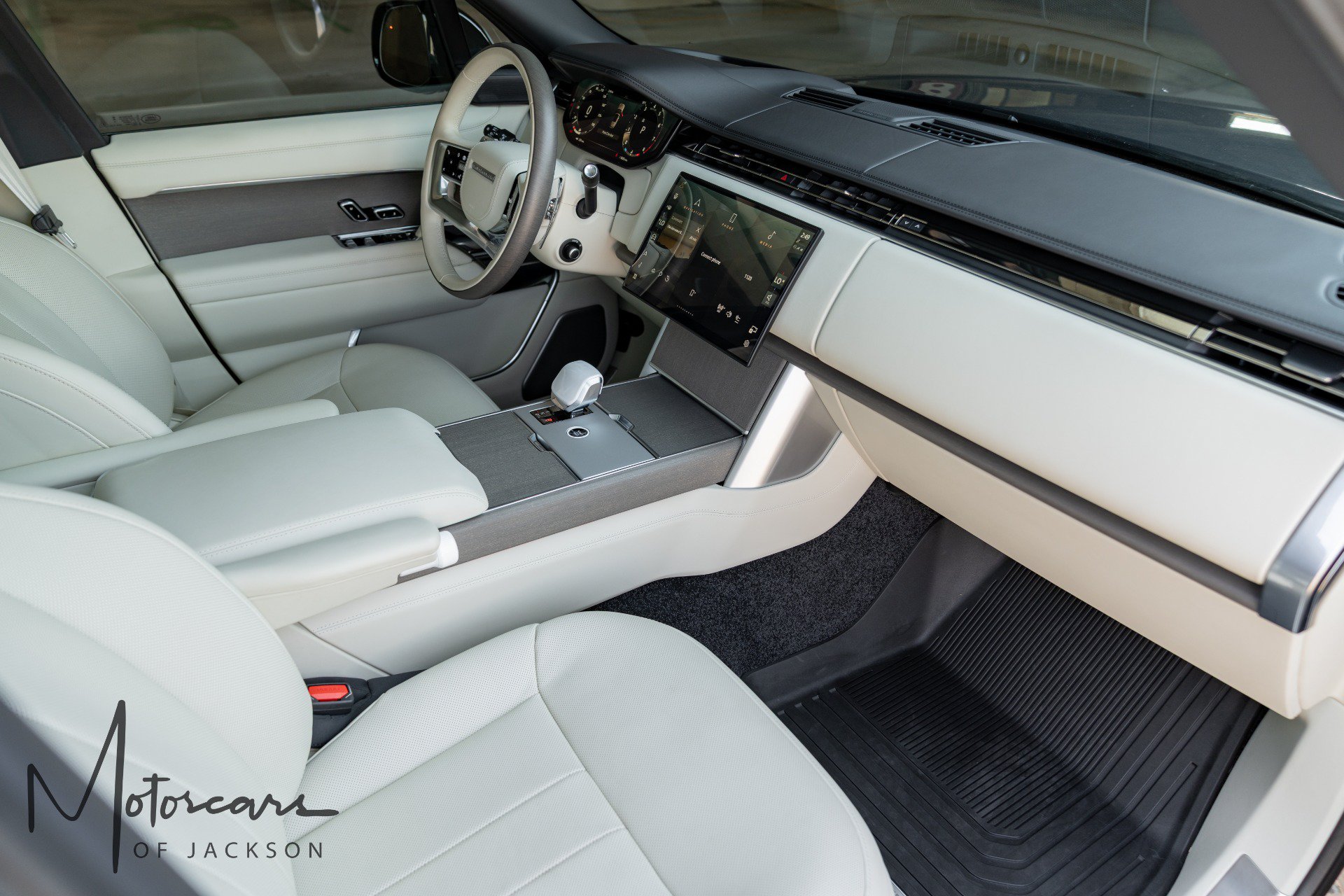 Used 2025 Land Rover Range Rover SV AWD/4WD image 23