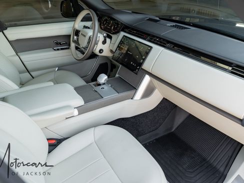Used 2025 Land Rover Range Rover SV AWD/4WD image 23