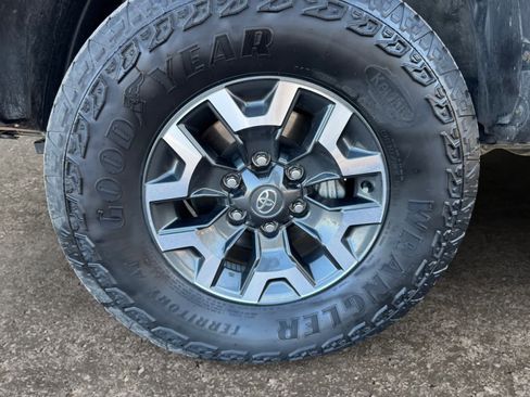 Used 2023 Toyota Tacoma TRD Off-Road w/ Advanced Technology Package image 12