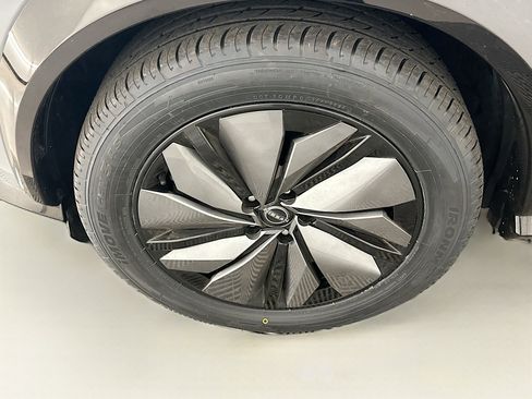 Used 2024 Nissan Ariya AWD image 11