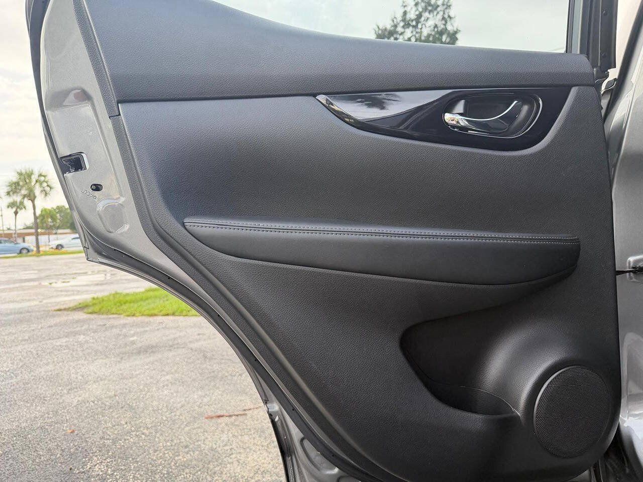 Used 2017 Nissan Rogue Sport SV w/ SV Premium Package FWD image 13