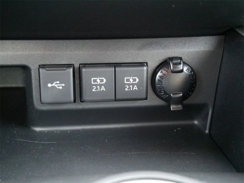 Certified 2021 Toyota Highlander XLE image 20