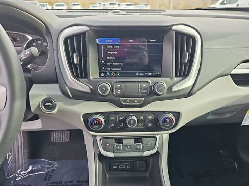 Used 2024 GMC Terrain SLT w/ Infotainment Package II image 23