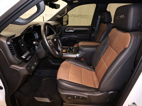 Used 2025 Chevrolet Silverado 2500 High Country w/ High Country Premium Package image 11