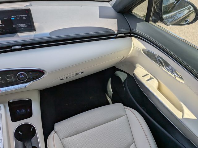 Used 2025 Genesis Electrified GV70 w/ Prestige Package AWD/4WD image 17